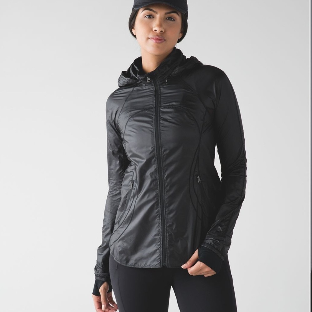 Lululemon Goal Crusher Running Jacket  Fitted Long Sleeve Hooded Zip-U